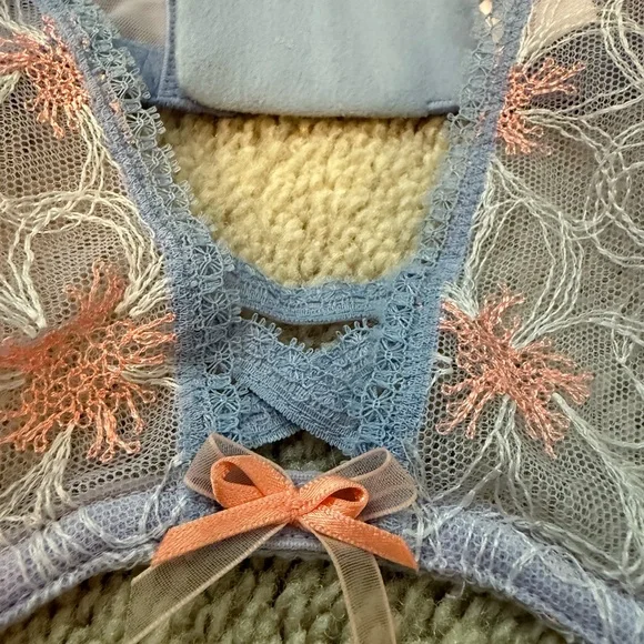 Victorias Secret 36DD Unlined Bra - Picture 4 of 6